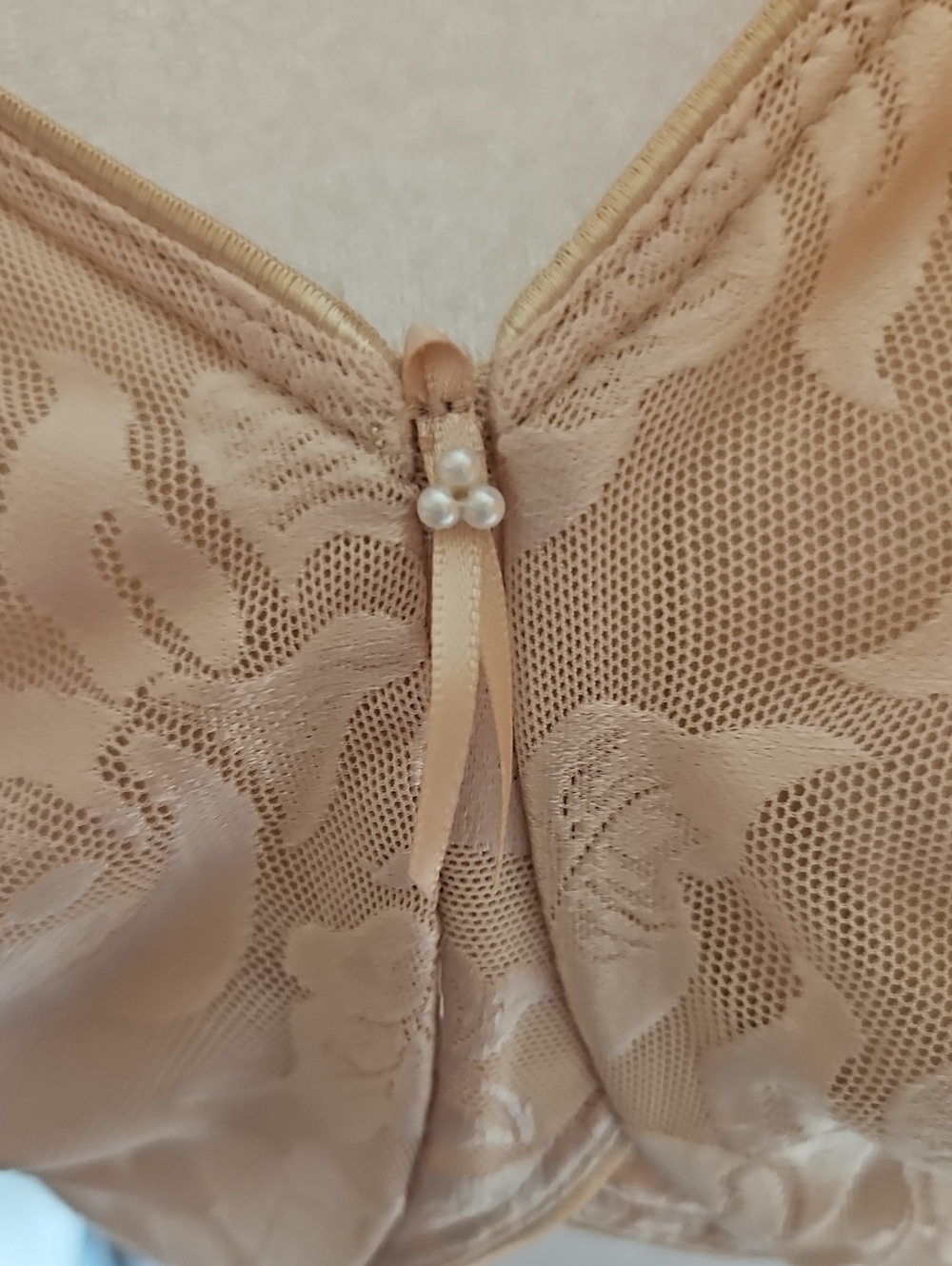 Count 34DDD Wacoal 85567 Bra AKA 34 F Underwire Bra  Like New